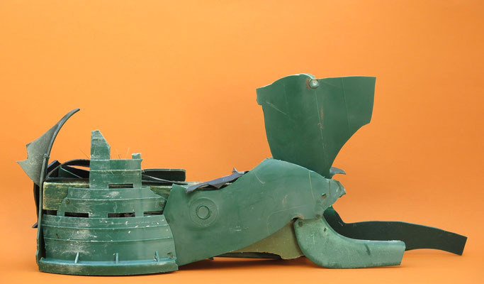 Groene hond 68x28x16cm 450,-