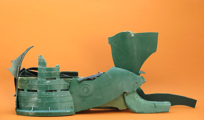 Groene hond 68x28x16cm 450,-
