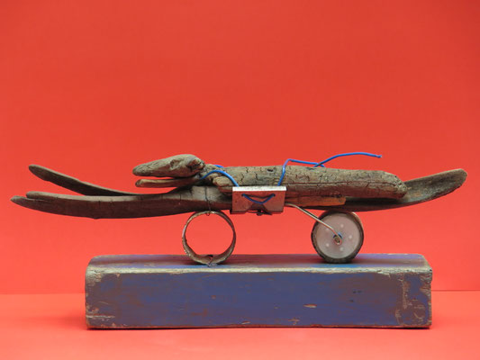 Hond op wieltjes 52x18x13cm 325,-