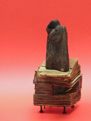 Figuur met cape 23x18x12cm 85,-