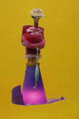 Vrouw met parasol 45x30x20cm 375,-