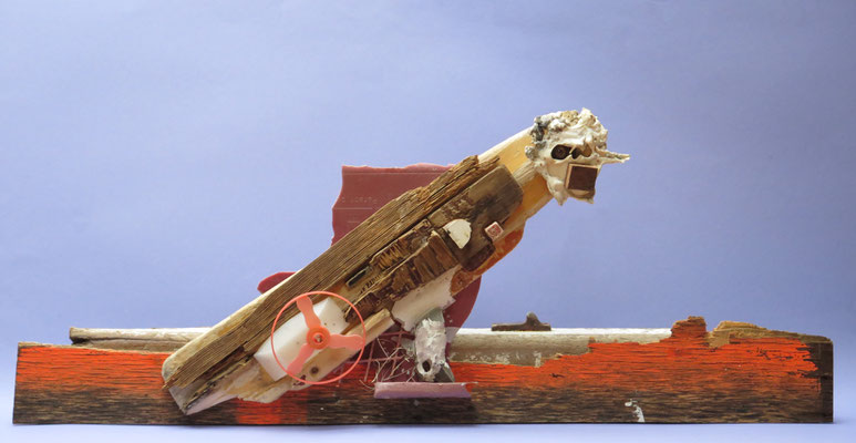 Roofvogel staand of aan de wand 90x35x15cm 295,-