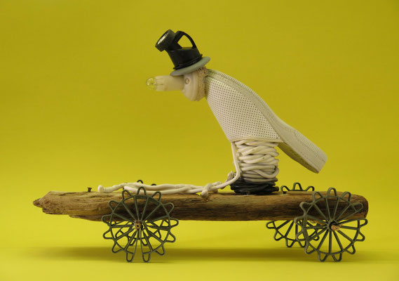 Figuur op kar 63x44x30cm 395,-
