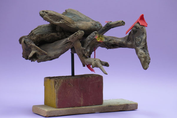 Sculptuur met negen drijfhoutjes 40x37x47cm 425,-