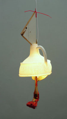 Lichtobject in rood en wi t(hangend) 23x60x23cm 350,-