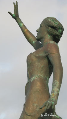 Greif nach den Sternen - Eine Statue an der Promenade in Westerland für den Umweltschutz
