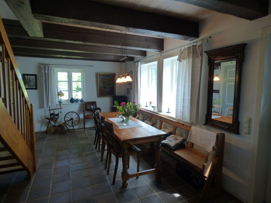 Esszimmer in der Diele mit großem Gesindetisch