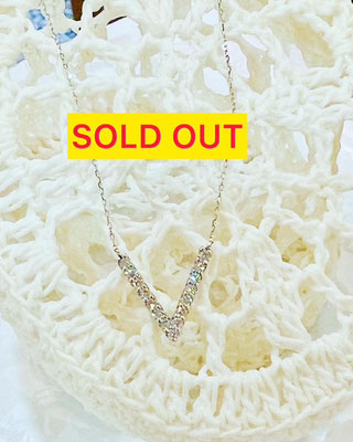 Ptダイヤペンダント　D：0.20ct　両吊り40cm　縦：1.3cm　V字型　超特価提供品　￥49,800（税込）