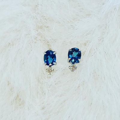 Ptアクアマリン・ダイヤピアス　Ａ:0.16ct×2　Ｄ:0.04ct×2　￥24,000（税込）