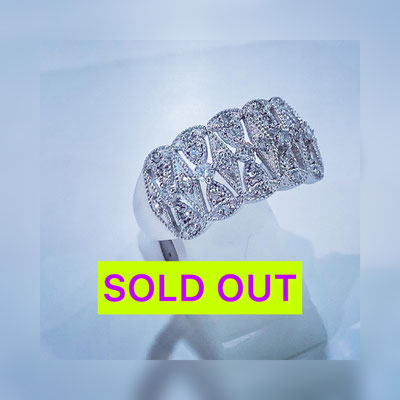 Ptダイヤモンドリング　　　枠：Pt950　D：0.35ct　上部幅：約1cm　現行サイズ：12番　￥113,000（税込）