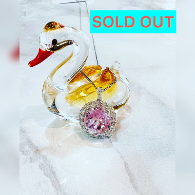 Ptクンツアイト・ダイヤペンダント　Q：1.88ct　D：0.33ct　スライド式チェーン付　￥99,000（税込）