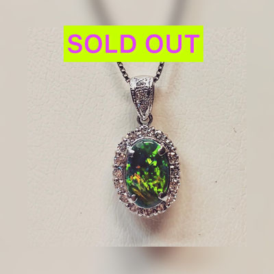 Ptブラックオパール・ダイヤペンダント　O:1.08ct     D:0.57ct     トップ：￥354,000（税込）　チェーン：￥32,000（税込）
