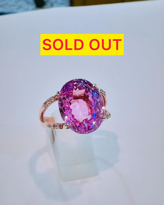 K18PGクンツアイト・ダイヤリング（オーバルミックスカット）　KN：10.25ct 　D:0.10ct 　現行サイズ：13番　￥245,000（税込）　