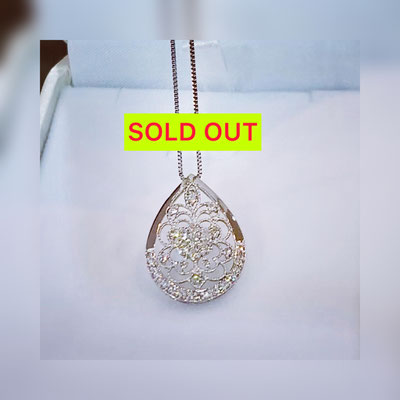Ptダイヤペンダント　D:0.52ct 透かし柄　￥130,000（税込）