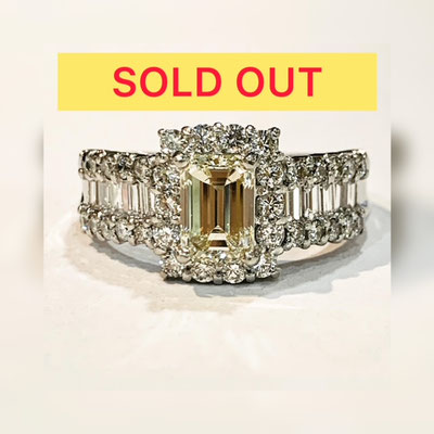 Ptダイヤリング　中石：Light Yellow SI-1 エメラルドカット　1.038ct  脇ダイヤ：バケット＆メレー　total:1.05ct 　￥680,000(税込）