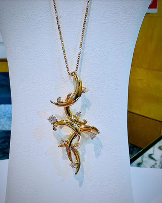 K18ダイヤペンダント（木モチーフ）　D：0.33ct　50cmスライド式チェーン付　￥227,000（税込）