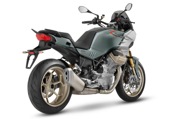 Moto Guzzi V100 Mandello S in Verde Ghiaccio, rechte Ansicht von hinten