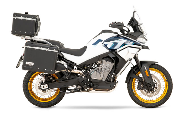 CFMOTO 800MT Explore - Starry White mit Zubehör rechte Ansicht