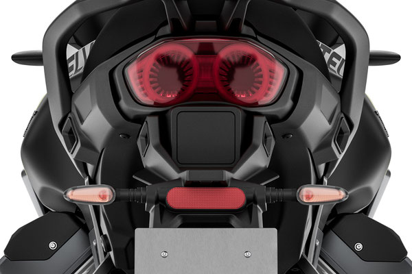 Moto Guzzi Stelvio PFF RAS Ansicht Radar Sensor unter dem LED Rücklicht