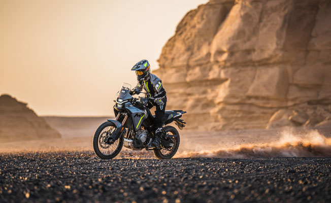 CFMOTO 450MT