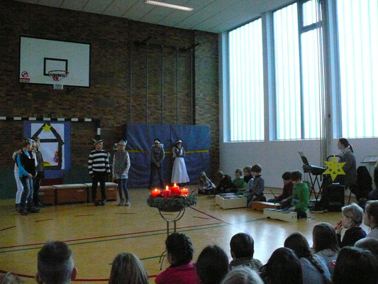 Adventsfeier am 19. Dezember: Theaterstück der Klasse 3b