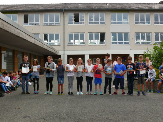 Ehrenurkunden Schwimmen Klasse 4a