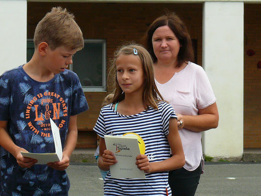 Beste Ehrenurkunde der Schule: Linn, bester Schwimmer: Lennard