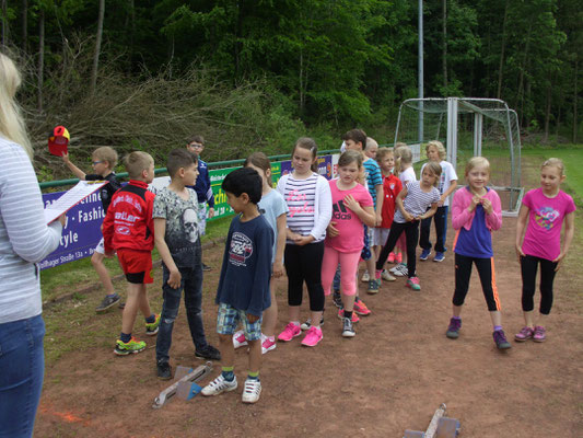 Anstehen für den 50m-Sprint
