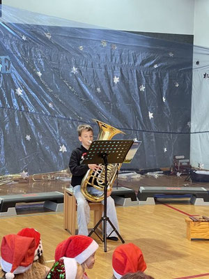 Valentin auf der Tuba: Fröhliche Weihnacht