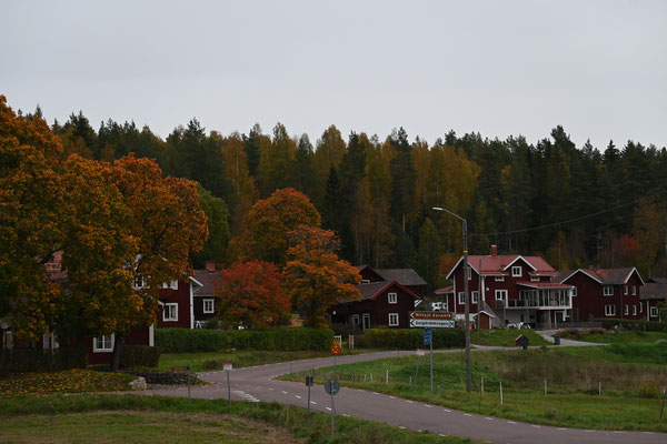 Viele Häuser im Dorf.
