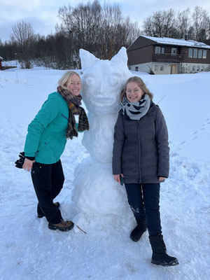 Greta, Schneemonster und Johanna in Narvik. (Foto: privat)