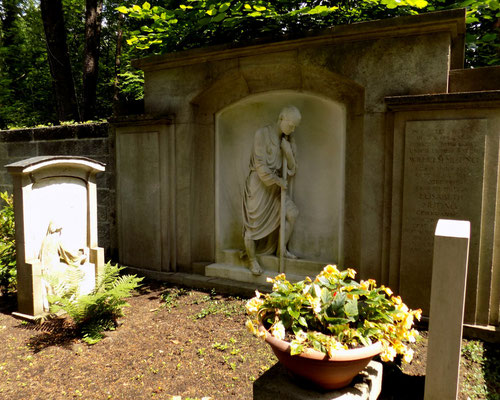Waldfriedhof Weisser Hirsch Pilger Bild: Susann Wuschko