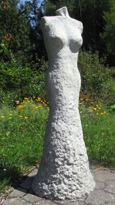 "Lange Beine", Gussbeton, H 60 cm, B 40 cm