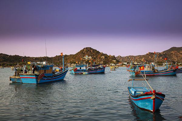 Fischerboote im Hafen von Phan Rang, Provinz Ninh Thuan, Vietnam, Asien