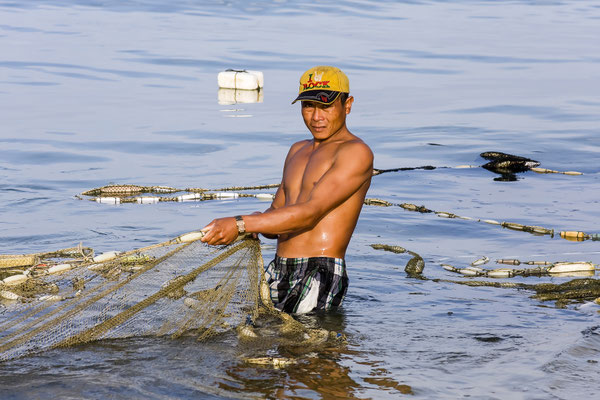 Brings his A fisherman corresponding composite network to fishing from the sea, in, Phu Quoc, Vietnam,Asia