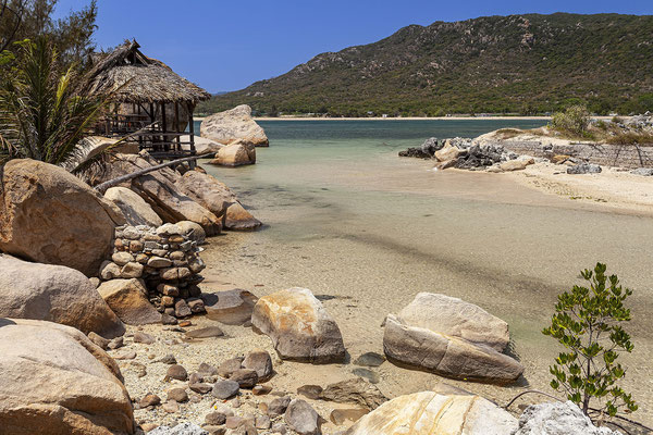 Felsige Küste bei Hang Rai, Nui Chua-Nationalpark, Vinh Hy, Provinz Ninh Thuan, Vietnam,VietNam, Asien