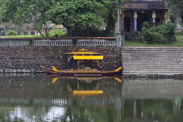 Altes königliches kleines Boot, alter Kaiserpalast, Reliquienkomplex der Zitadelle von Hue, Hue, Vietnam, Südostasien, Asien