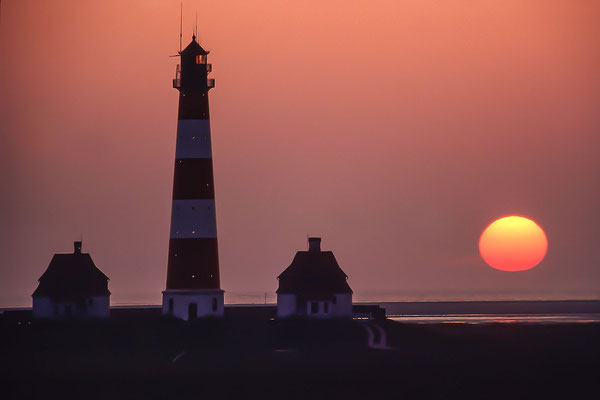 Leuchtturm Westerhever, Halbinsel Eiderstedt, Nordfriesland, Schleswig-Holstein, Deutschland, Europa,Motiv wurde mit Dia-Film aufgenommen