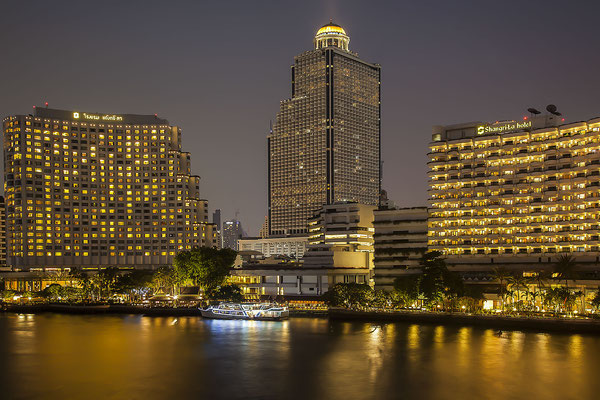 Bangkok skyline with Chao Praya River, Bangkok, Thailand, Asia