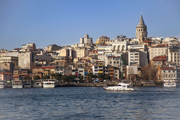 Galata-Turm in Beyoglu, mit Blick auf das Goldene Horn, Istanbul, europäische Seite, Türkei, Europa, Asien