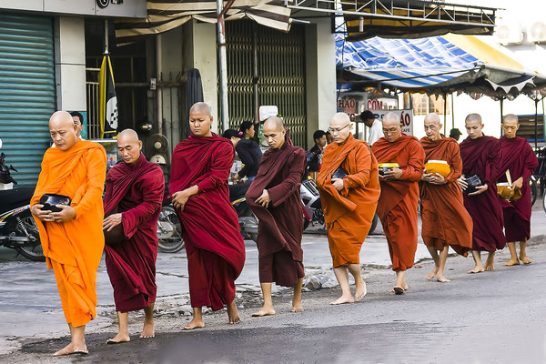 Monks on the way requesting donations in Ho Chi Minh City (Saigon), Vietnam, Southeast Asia