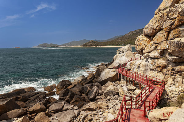 Felsige Küste bei Hang Rai, Nui Chua-Nationalpark, Vinh Hy, Provinz Ninh Thuan, Vietnam,VietNam, Asien