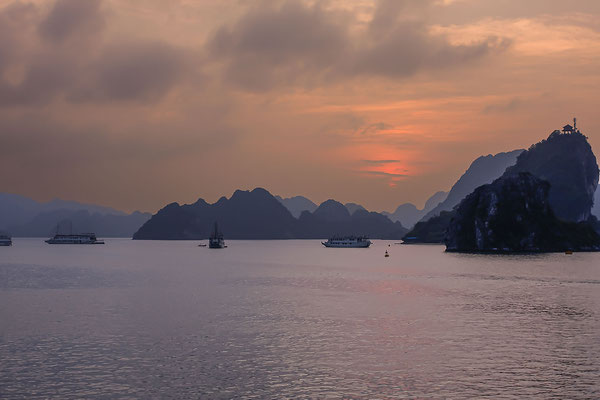 Halong Bay, UNESCO World Heritage Site, Northern Vietnam, Vietnam, Asia
