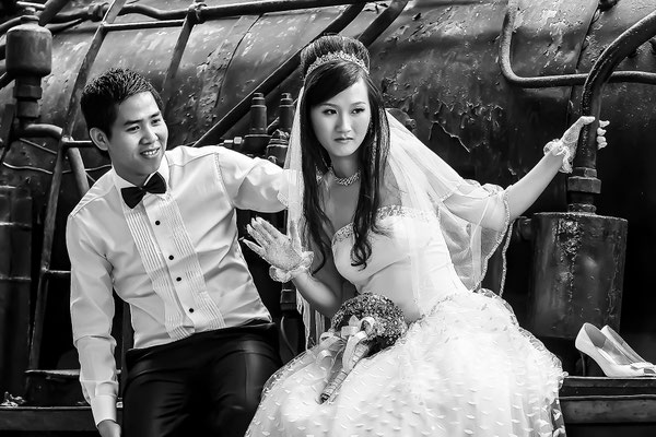 oung Vietnamese bride and groom, Dalat, Asia
