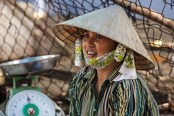Verkäuferin auf einem Markt auf der Insel Phu Quoc, Vietnam, Asien 