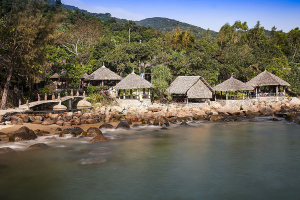 Bambushütten am Strand von Rangbeach, Danang, Vietnam, Asien