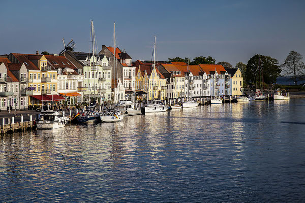 Uferpromenade am Hafen von Sonderborg, Sonderborg, Dänemark, Europa
