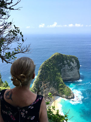 kelinking-beach-nusa-penida