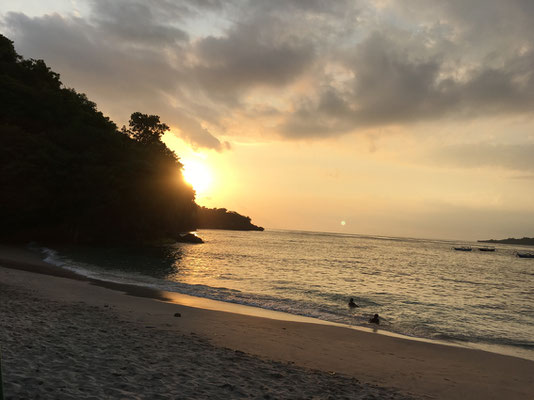 nusa-penida-crysatl-bay-sonnenuntergang