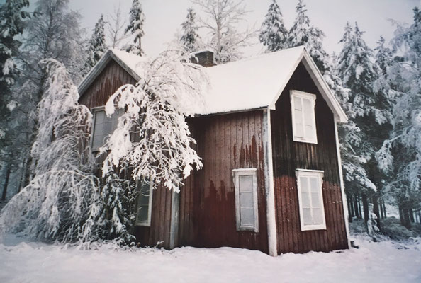 haus-lappland-im-winter